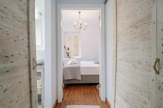 Ella Hestia Apartment -Steps from Spianada! - 4
