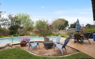 Relax & Entertain in Our Private & Central Oasis - 8