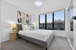Luxe 3BR on Bourke St Grand Balcony City View - 5