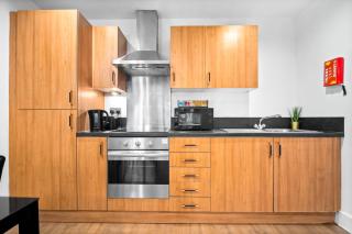 Stylish Chinatown Two Bedrooms Apartment - Secure Parking & Balcony - Centre 10Arc - 5