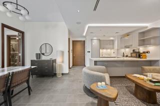 Modern Apartment with Balcony and Pool Access - 7