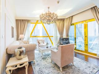 Luxury Spacious Condo in the Iconic Park Towers - 4