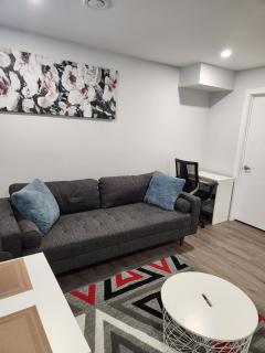 A Modern Homely 1 BR Suite - 5