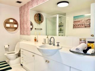 Beachside Bliss Walk to Nobbies Arcade and Surf - 7