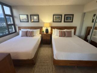 Waikiki Banyan Plumeria Suite - 4