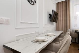 Jasny Apartament z Dwoma Sypialniami by Noclegi Renters - 1