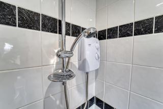 Worcester- 3 Bedrooms - 6