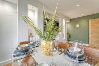 Worcester- 3 Bedrooms - 8