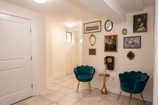 Luxurious 4BD APT EV Parking - 1