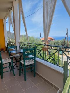 Το σπίτι της μέλισσας 1 - 8