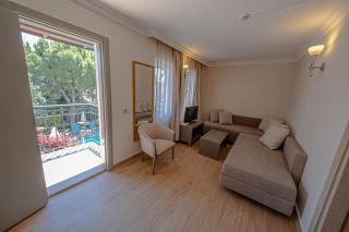 Moonshine Hotel Suites - 4