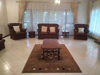 Ashley's 6 Bedroomed Guest House - 8