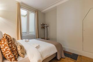 Elegant 3-Bedroom Apartment in the Heart of Historic Paris - 3