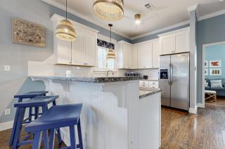 Spacious Home with Private Pool dog-friendly 2 Blocks to Beach - 1