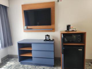 Country Inn & Suites by Radisson, Dahlgren-King George, VA - 9