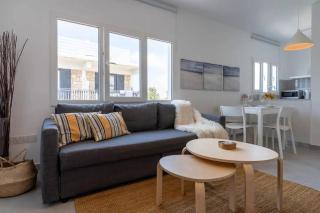 Harbour Central 1 BR Steps from Beach and Nightlife - Pafos - 0