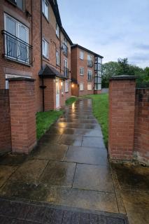 Chic 2 BDR Flat in Chester - 4