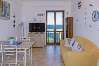 Torrazzo Horizon Retreat- private parking & Sea - 9