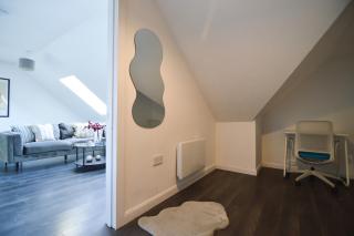 Stylish 1-Bedroom Loft Flat - 6