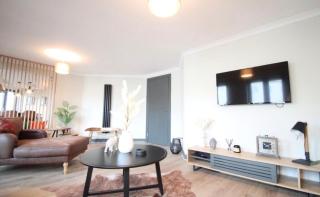 Stylish 2 Bed Duplex with Balcony & Parking Merchant City - 4