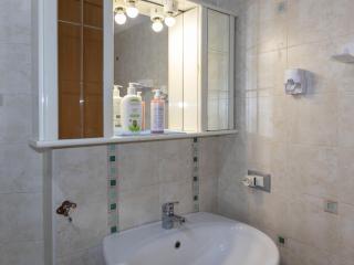 Torrazzo Horizon Retreat- private parking & Sea - 2