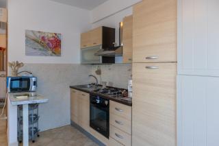 Torrazzo Horizon Retreat- private parking & Sea - 3