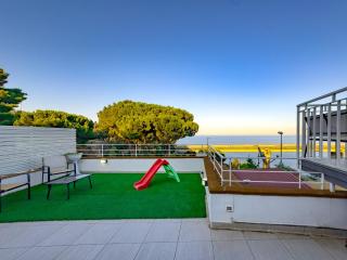 Torrazzo Horizon Retreat- private parking & Sea - 1