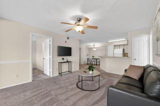 Modern 2BR Stay in Prime Location - 2