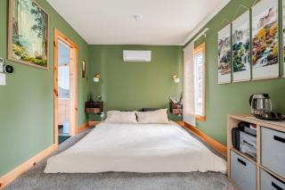 Secluded Private Retreat with Cabin & Vintage Airstream - 4
