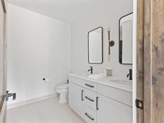 Big Sky Summit - Hot Tub, Fireplace & Ski Access - 9