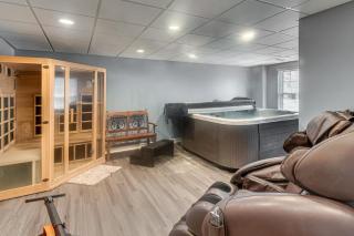 Waterfront Lake Hartwell Retreat with Indoor Hot Tub - 8