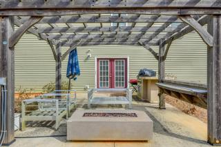 Waterfront Lake Hartwell Retreat with Indoor Hot Tub - 9