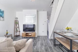 Colchester 4BR Home, Sleeps 8, Fast WiFi, Perfect for Contractors - 2