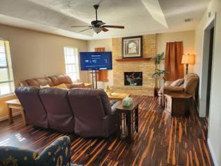 Corsicana 4 Bedroom Home Near Richland Chambers Lake Sleeps 7 - 9
