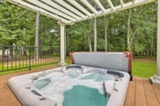 Lithonia 4 Bedroom Home with Private Pool Year Round Hot Tub and Pool Table Sleeps 10 Pet Friendly - 1