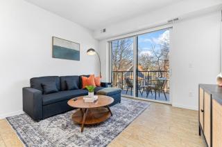 Cozy 2BR Retreat near Downtown - 4