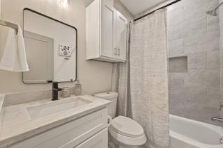 Spacious Houston 3 Bedroom Home Sleeps 10 Near Downtown and Medical Center - 3