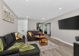 New 2BR Near YYC Airport and Downtown 4324 UP - 3