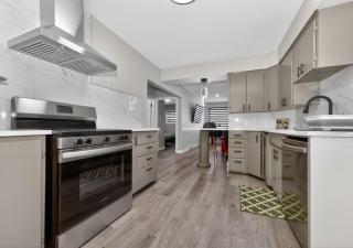 2BR Suite Near YYC Airport and Downtown 4324 UP - 1