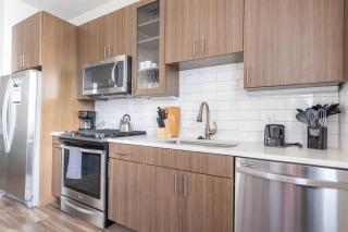 Boulevard Stays Dashing King 1 BR Suite Pool Parking Gym M - 5