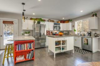 Bradford Group Getaway! Cabin with Deck and Fire Pit - 8