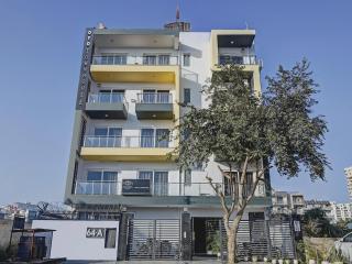 Super Townhouse Tipsyy Near Bestech Central Square Mall - 0