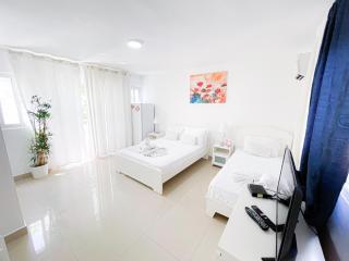 TROPICANA DELUXE Suites and Studios APART HOTEL BEACH Club & SPA - 1