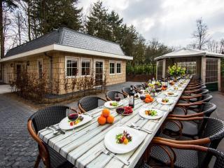Designed home with bedstead, surrounded by forest - De Bult - 0