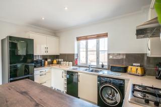 Superb 2BR 2Bath with parking - 3