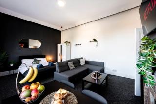 Spacious City-Centre Apartment · Sleeps 4 - 2