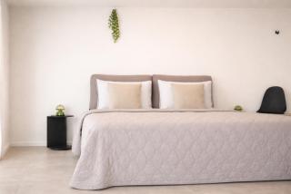 Eclectic 2BR Bauhaus by Kerem TLV - 9