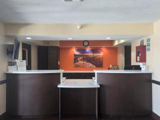 Howard Johnson by Wyndham Williams - 9