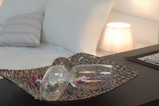 Central Praias Suíte 202 com ar, tv, frigobar, banheiro privativo, espaçosa em frente à praça - 1