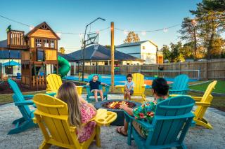 Pickleball - Mini-Golf - Fire Pit - Playground - 4